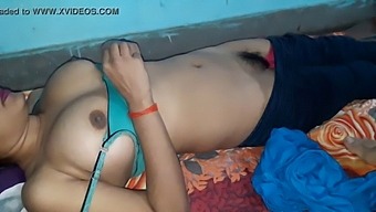 ભારતીય બહેન અને ભાઈ તીવ્ર સેક્સમાં વ્યસ્ત છે