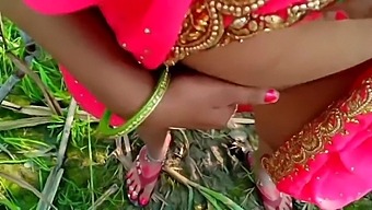Bhabhi Caught In The Act In The Fields Of The Jungle