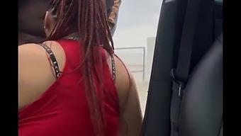 业余黑人夫妇的汽车性爱遭遇被摄像机捕捉到
